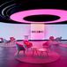 Der Event Bereich der T Gallery mit flexiblen LED Flächen und ausreichend Sitzplätzen.